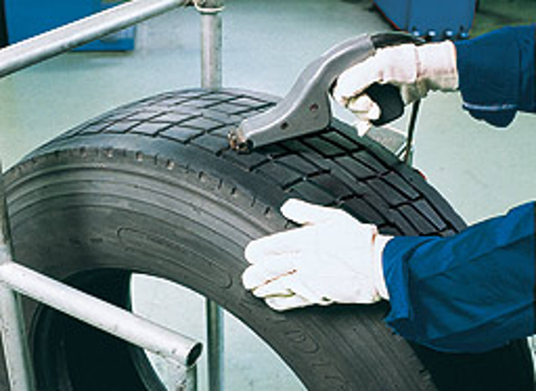 LKW Profi Garage Pneu-In AG Wimmis