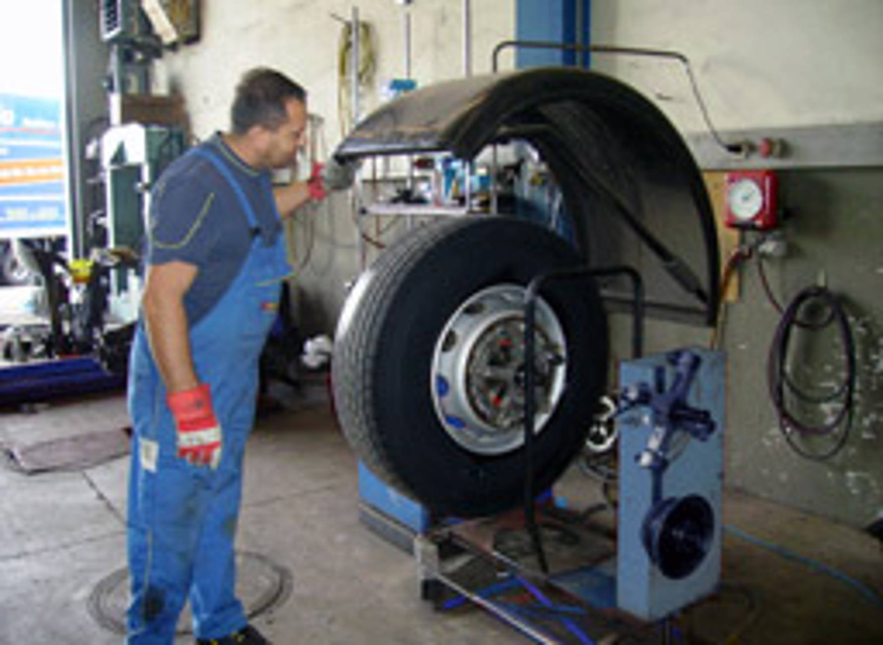 LKW Profi Garage Pneu-In AG Wimmis