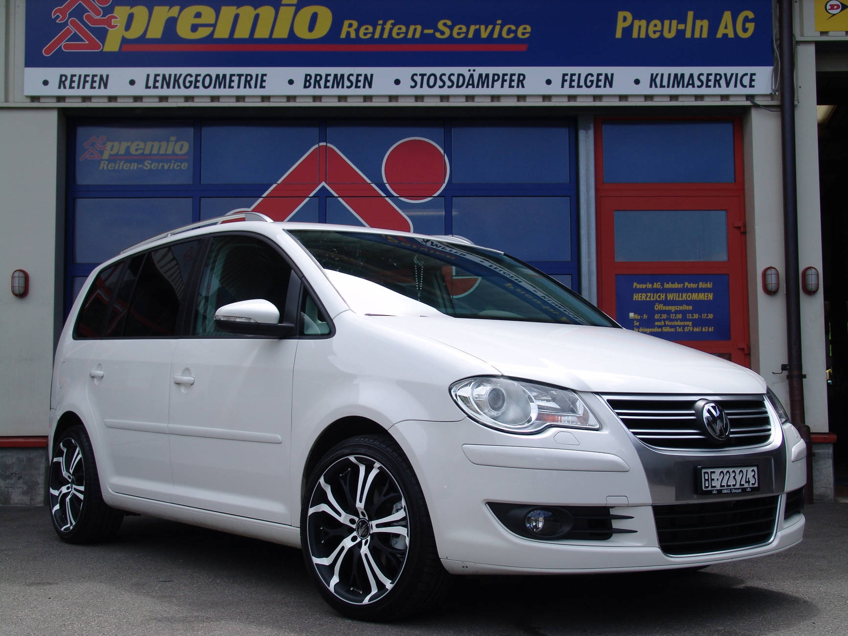 VW Touran, 18Zoll Barracuda Tsunamee mit weissem Colorface